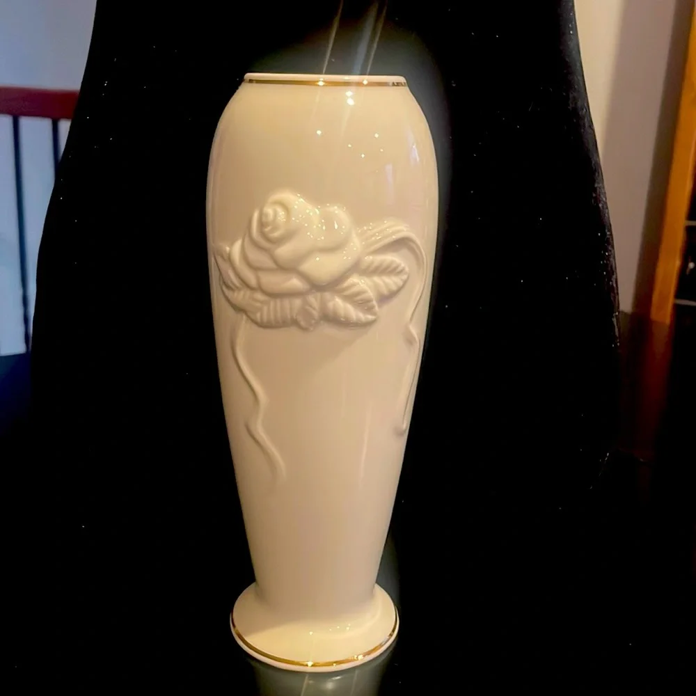 Lenox China Rose Bud Vase Creamy Color Gold Rim Band Floral Rose Front Vintage